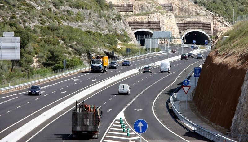 placas verdes y placas rojas de matrícula