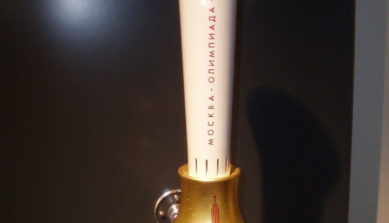 Antorcha Olímpica de Moscú 1980 expuesta en la III Feria del Deporte y Salud de Mieres